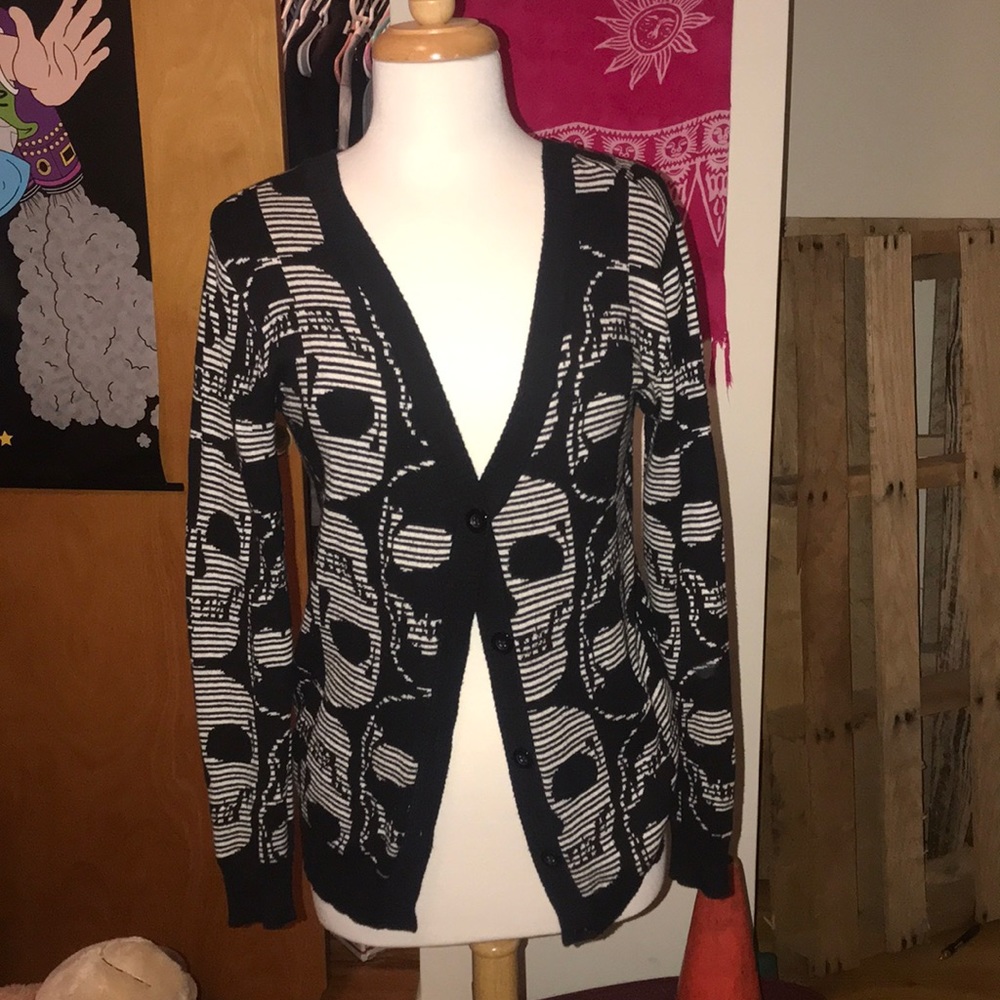 HOT TOPIC SKULL CARDIGAN